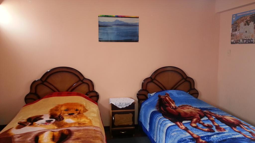 Hostal Villa Imperial Yunguyo Ruang foto